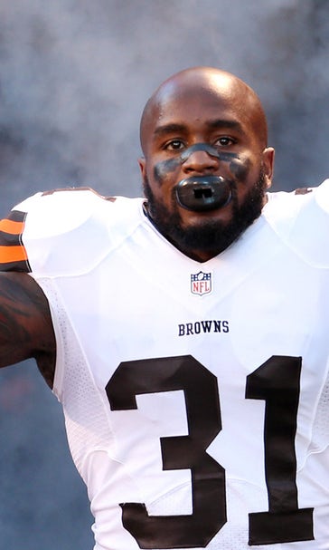 Whitner takes practice field to chorus boos